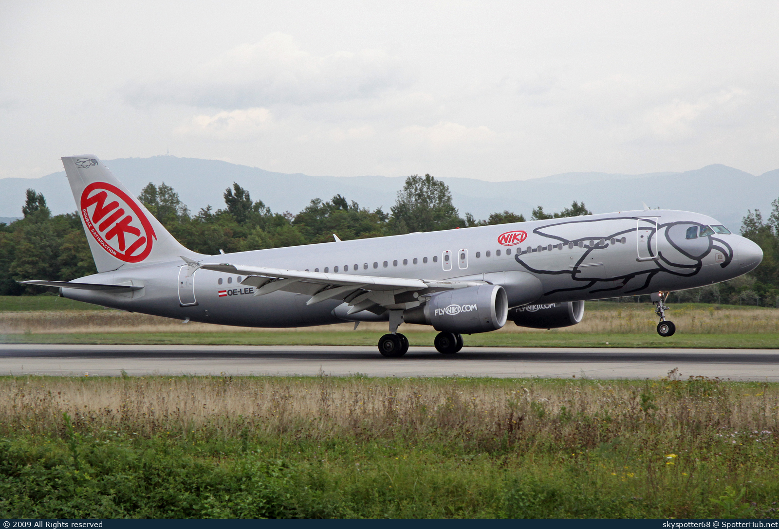 Photo of OE-LEE - Airbus A320-214 operated by Niki