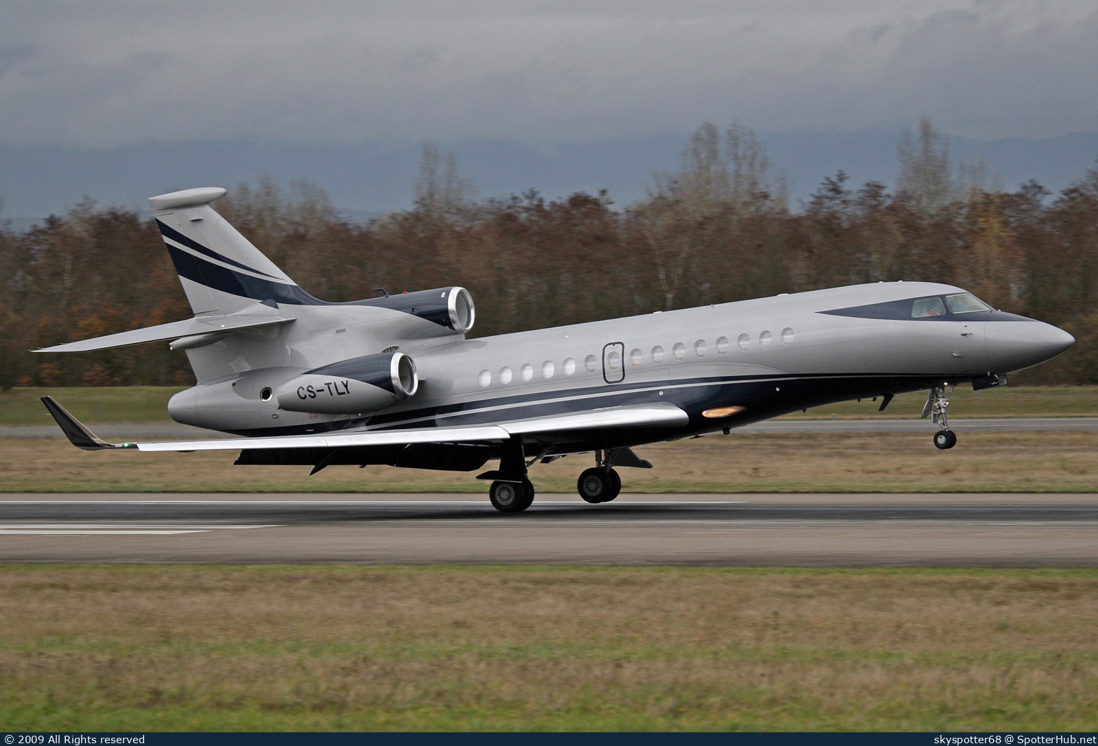 Photo of CS-TLY - Dassault Falcon 7X operated by Vinair