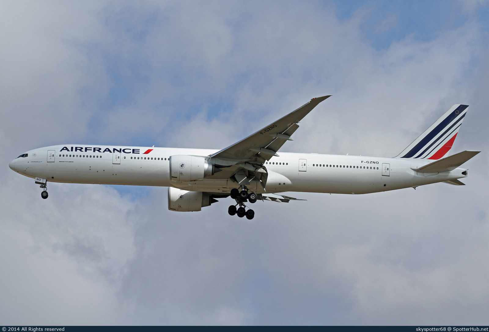 Photo of F-GZNO - Boeing 777-328(ER) operated by Air France