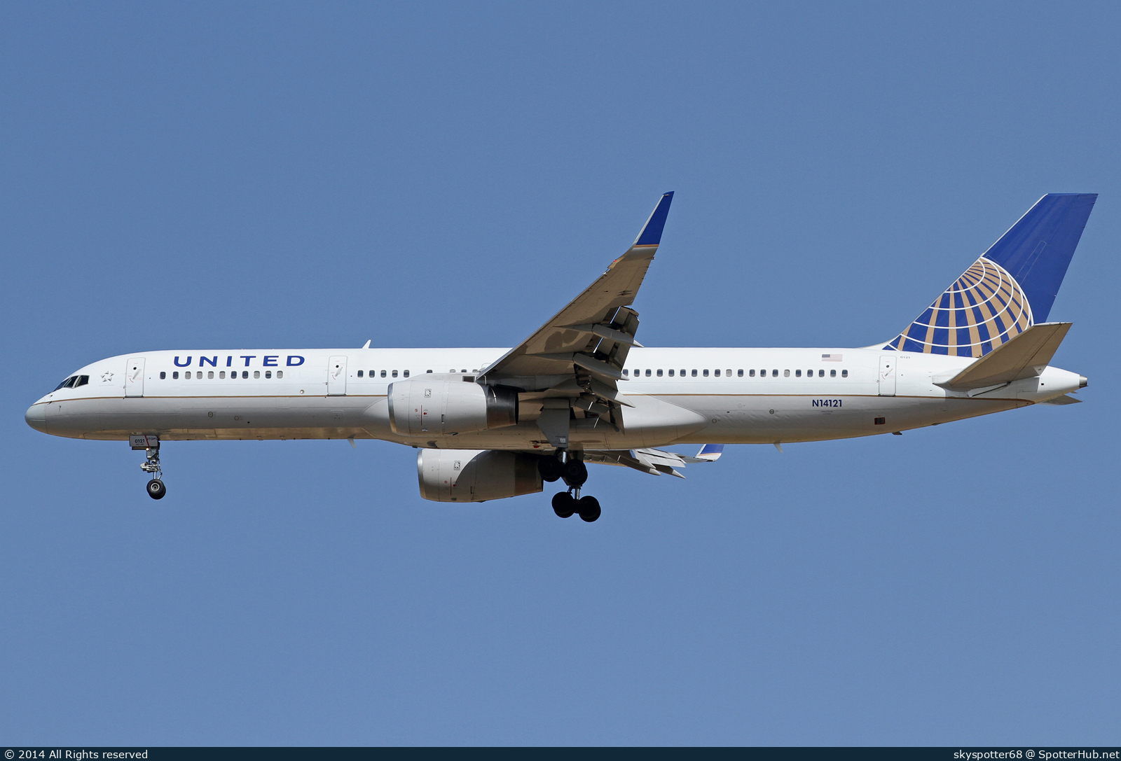 Photo of N14121 - Boeing 757-224 operated by United Airlines