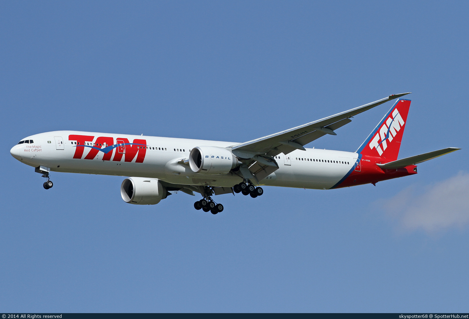 Photo of PT-MUH - Boeing 777-32W(ER) operated by TAM Linhas Aéreas