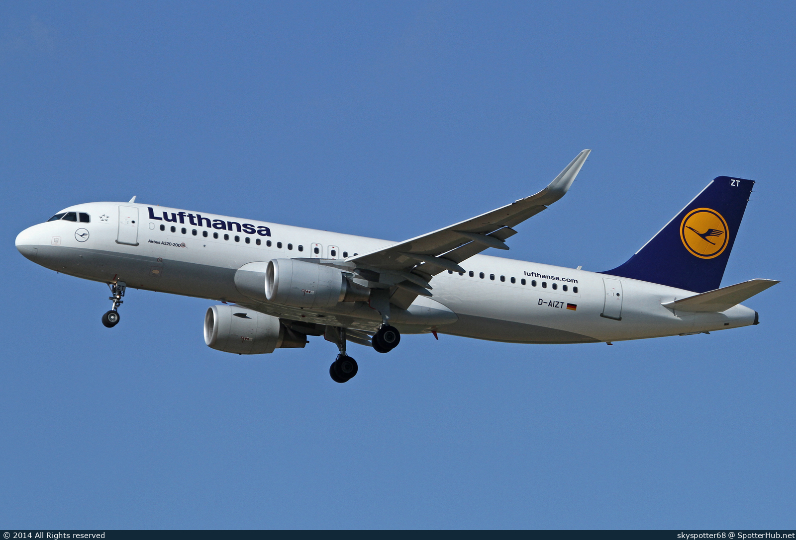 Photo of D-AIZT - Airbus A320-214 operated by Lufthansa
