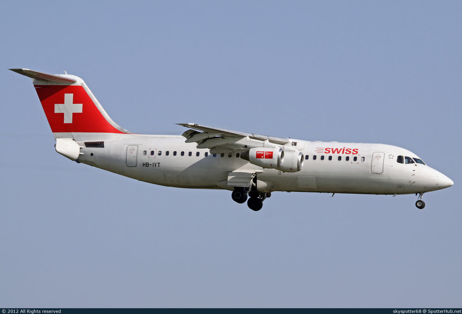 Photo of HB-IYT - British Aerospace Avro RJ100 operated by Swiss International Air Lines