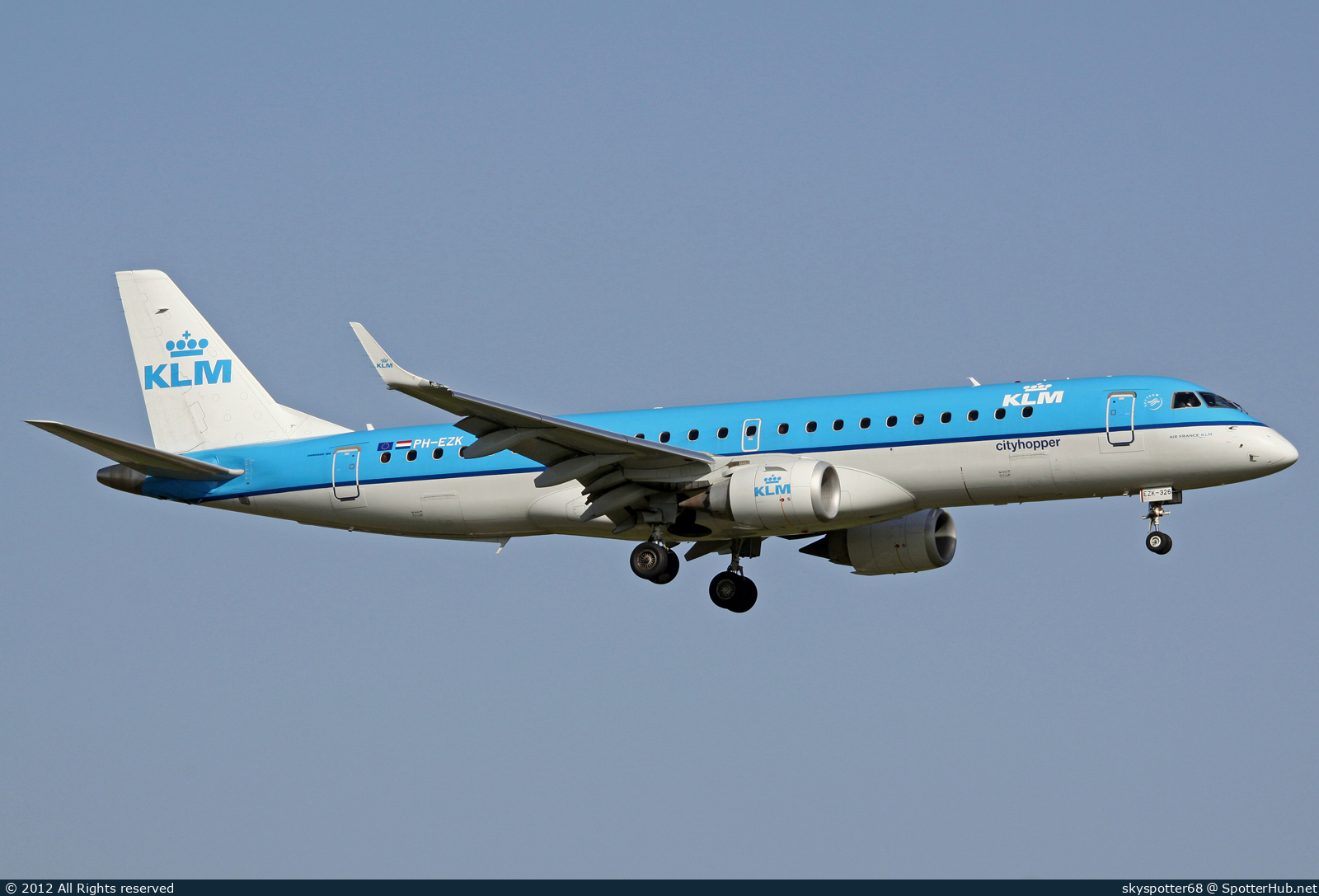 Photo of PH-EZK - Embraer ERJ-190STD operated by KLM Cityhopper
