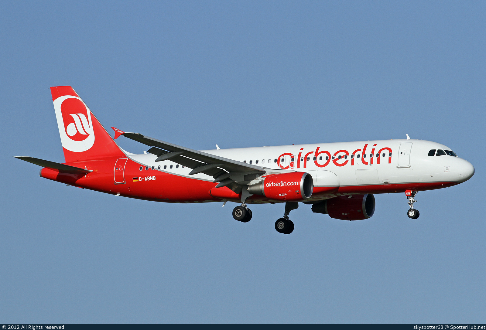 Photo of D-ABNB - Airbus A320-214 operated by Air Berlin
