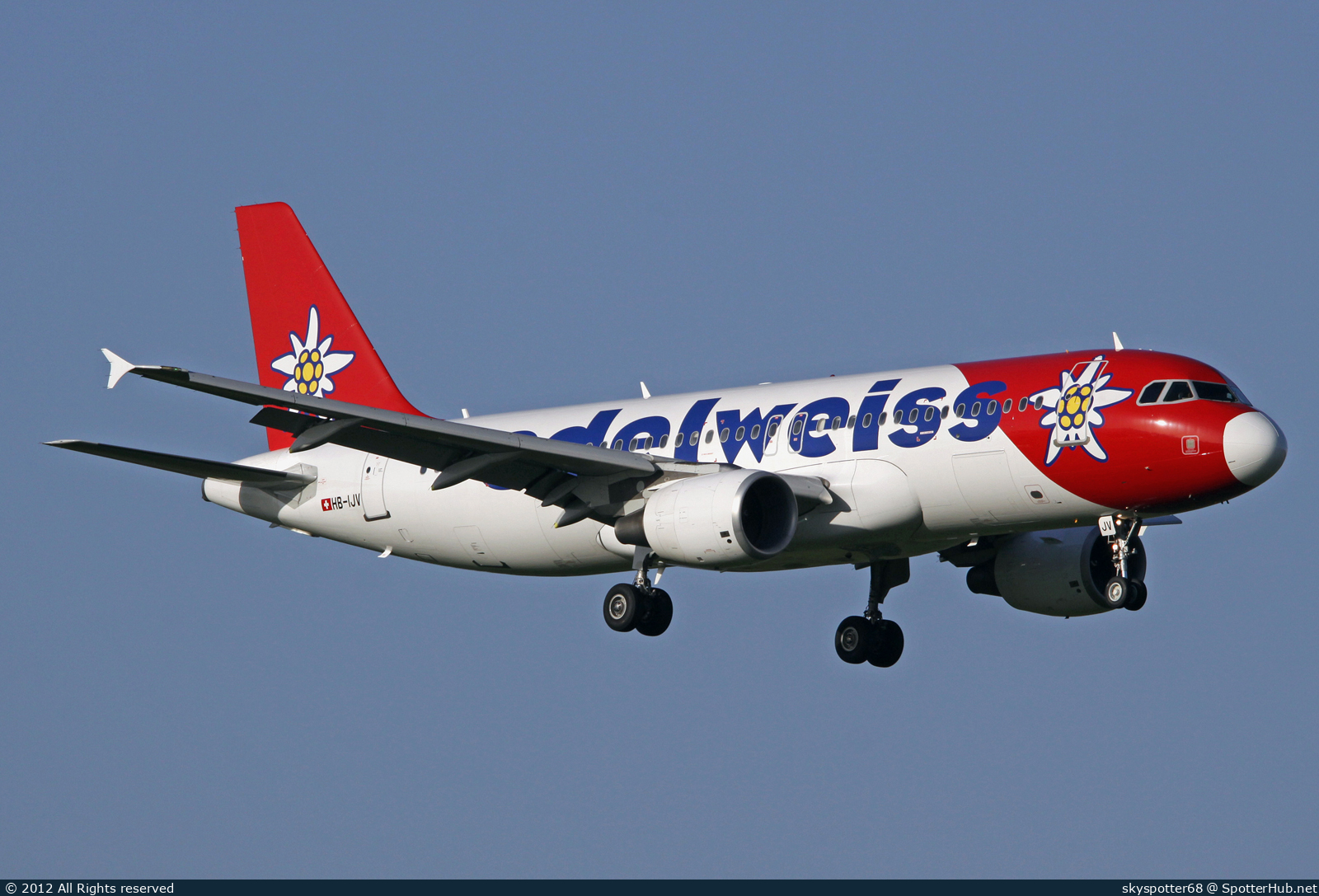 Photo of HB-IJV - Airbus A320-214 operated by Edelweiss Air