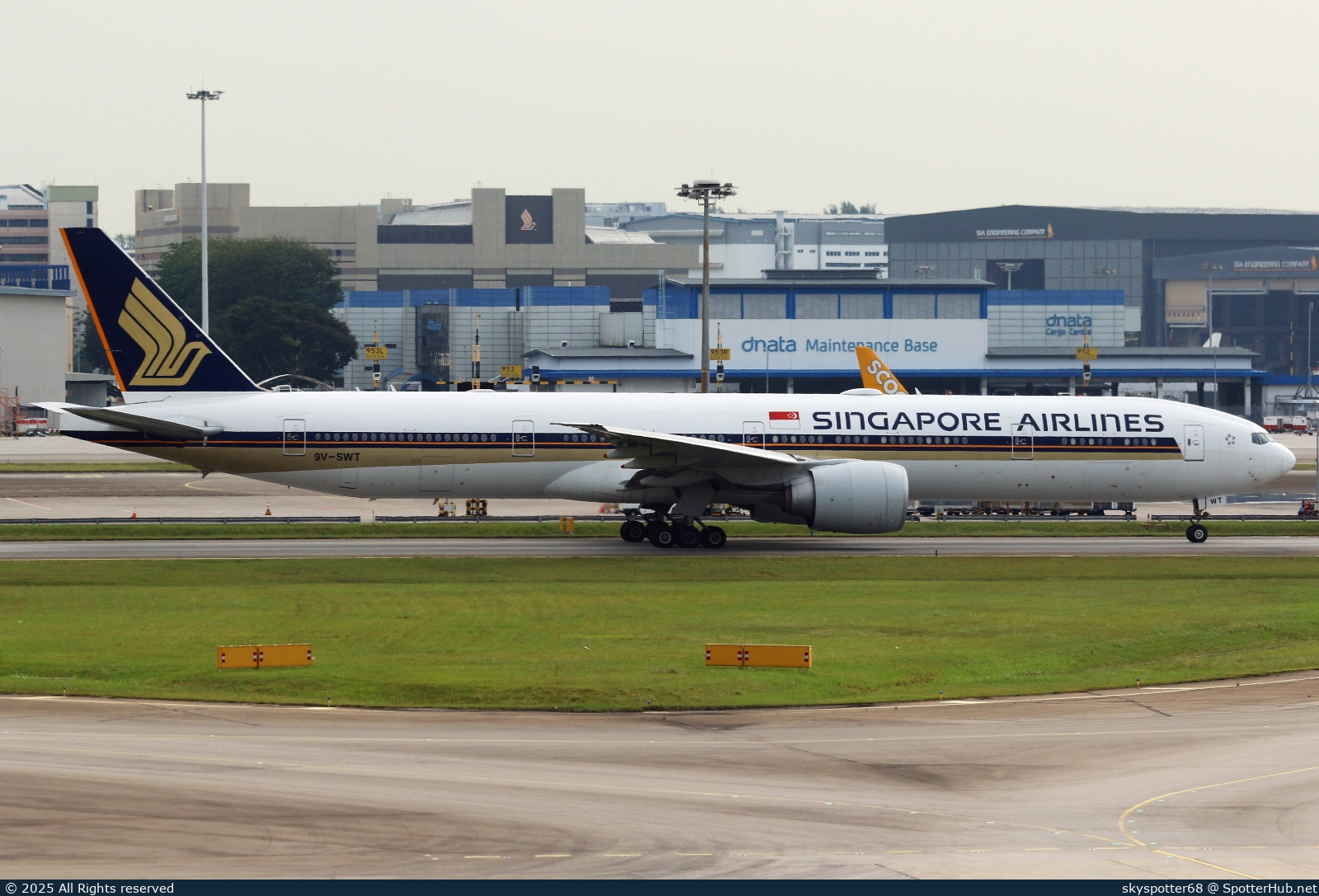 Photo of 9V-SWT - Boeing 777-312(ER) operated by Singapore Airlines