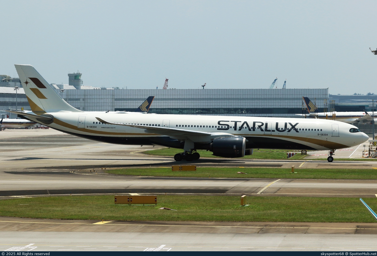 Photo of B-58304 - Airbus A330-941 operated by Starlux