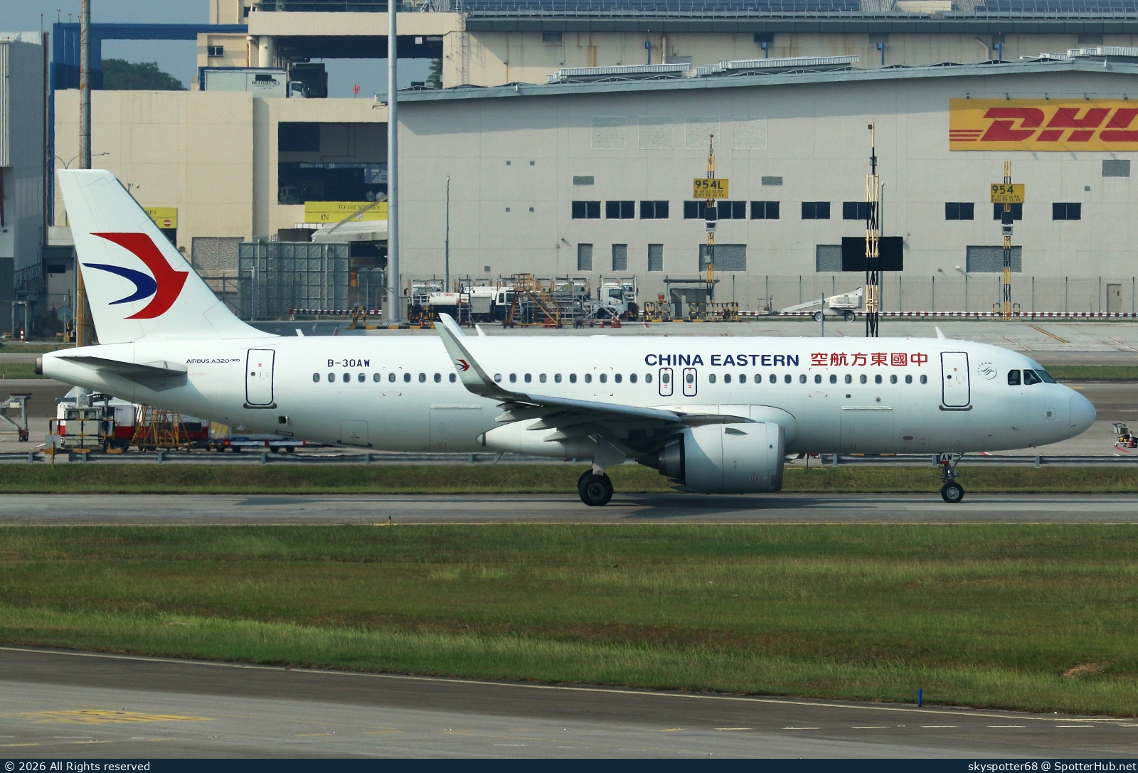 Photo of B-30AW - Airbus A320-251N operated by China Eastern Airlines