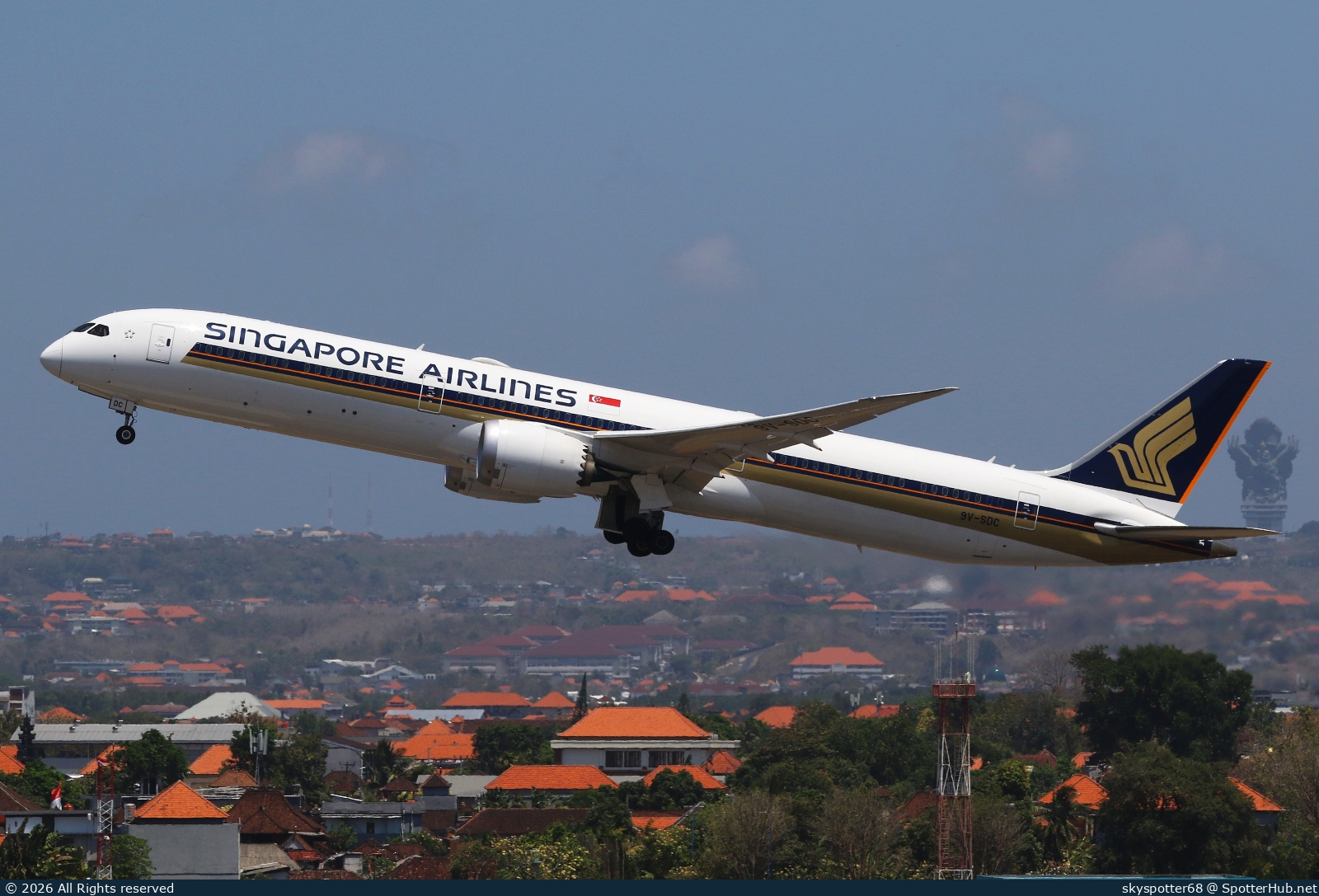 Photo of 9V-SDC - Boeing 787-10 Dreamliner operated by Singapore Airlines