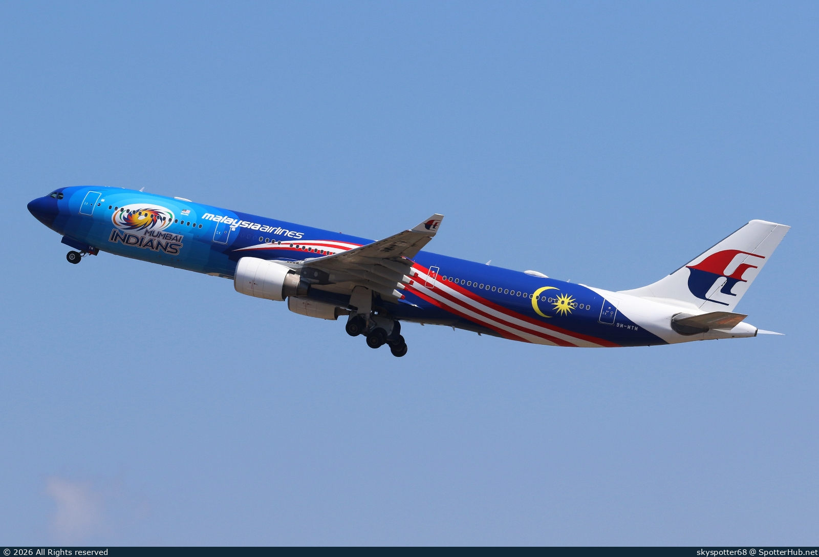 Photo of 9M-MTM - Airbus A330-323 operated by Malaysia Airlines