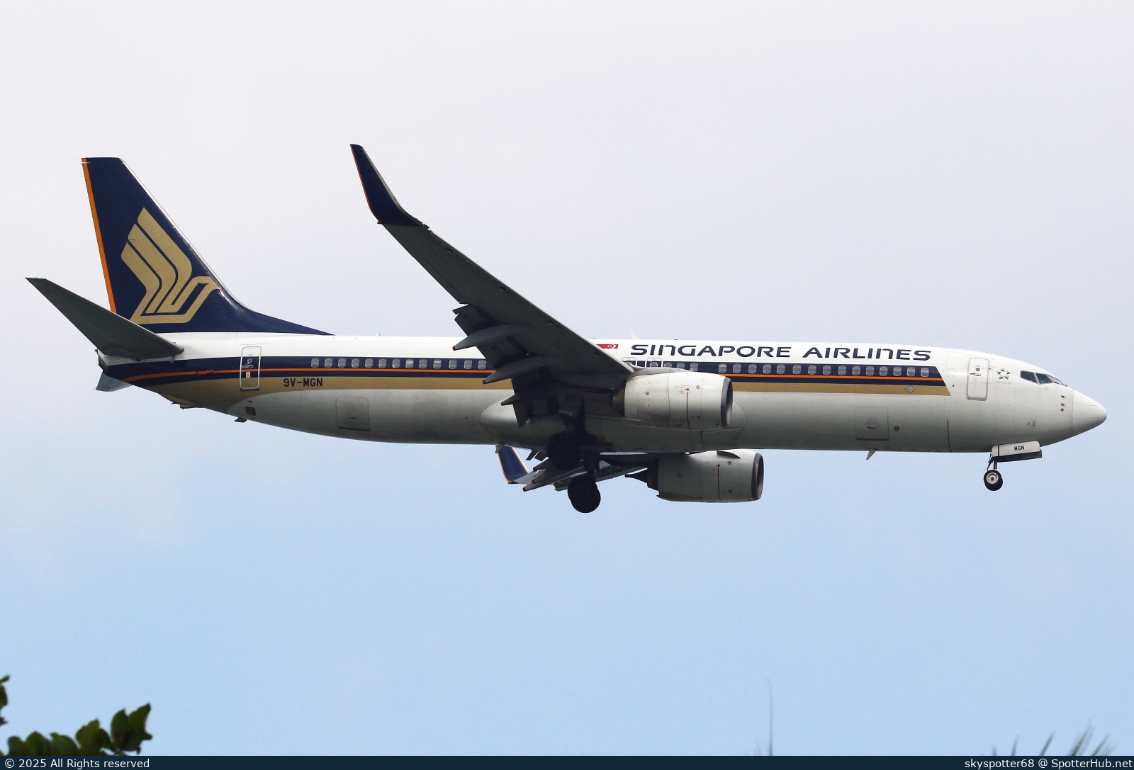Photo of 9V-MGN - Boeing 737-8SA operated by Singapore Airlines