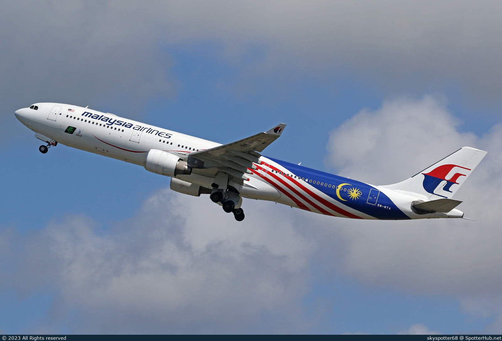 Photo of 9M-MTA - Airbus A330-323 operated by Malaysia Airlines