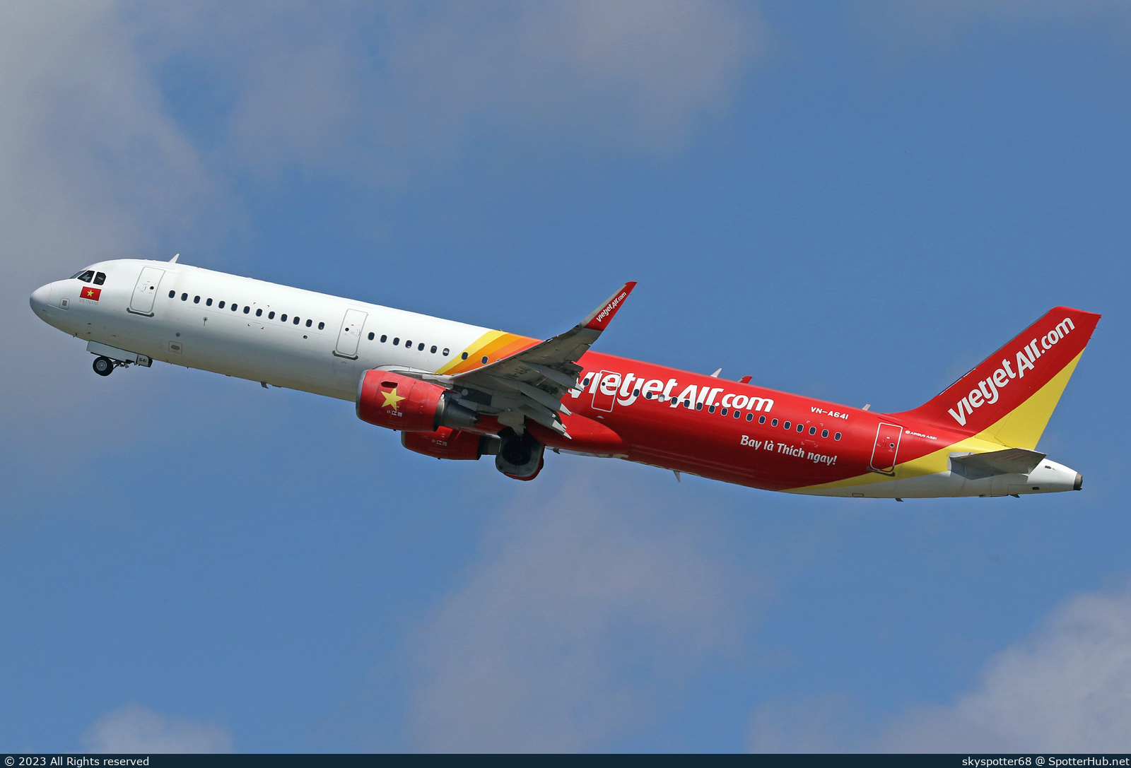 Photo of VN-A641 - Airbus A321-211 operated by VietJet Air