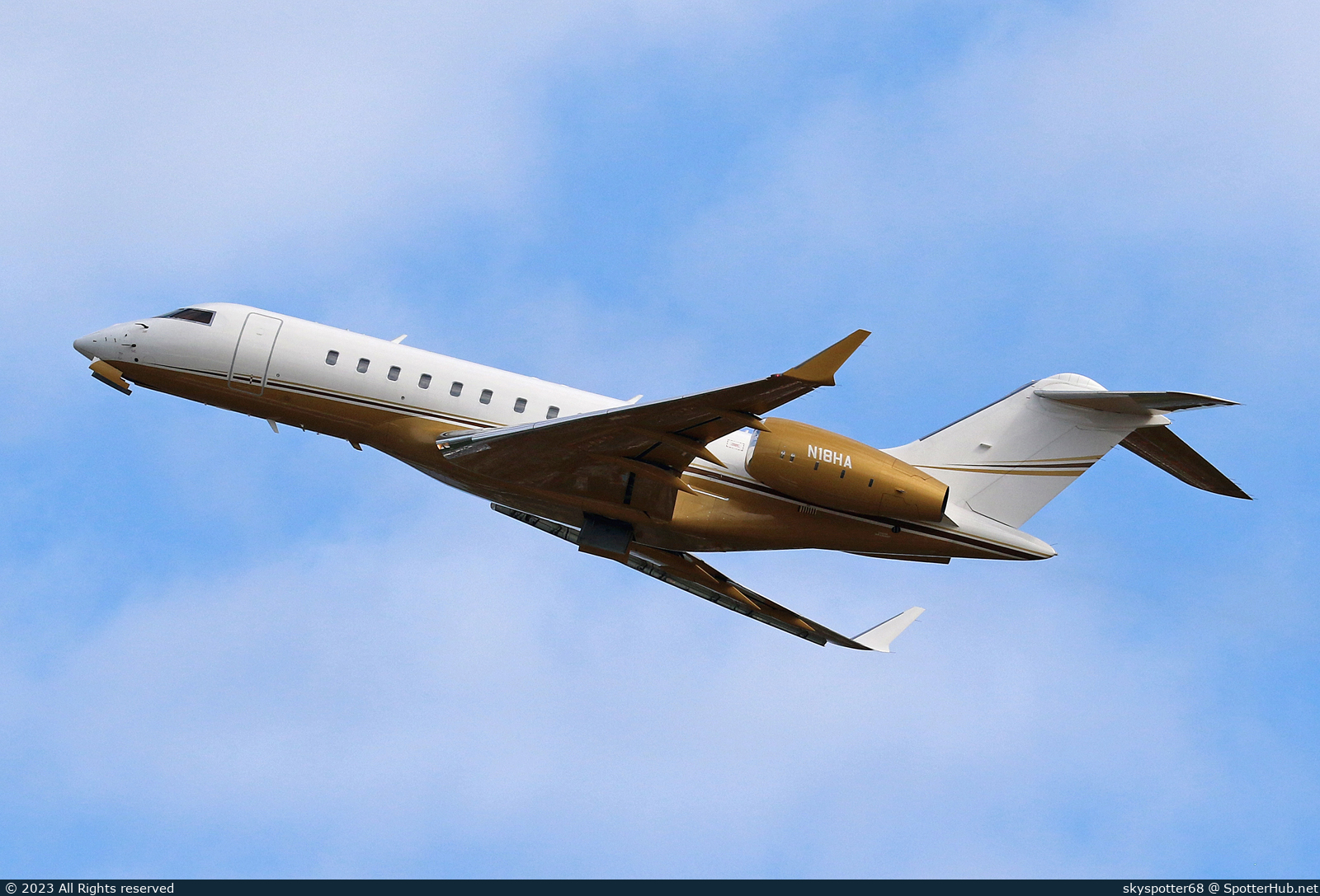 Photo of N18HA - Bombardier Global 5000 operated by Hersing Corp.