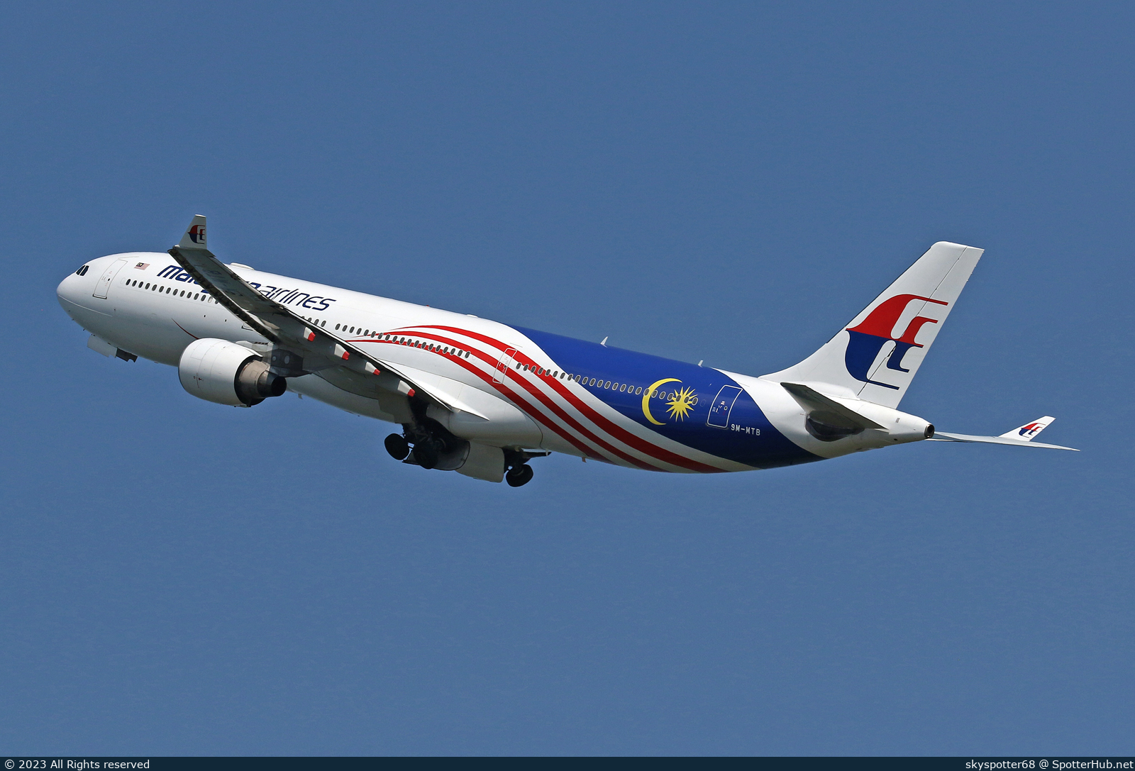 Photo of 9M-MTB - Airbus A330-323 operated by Malaysia Airlines