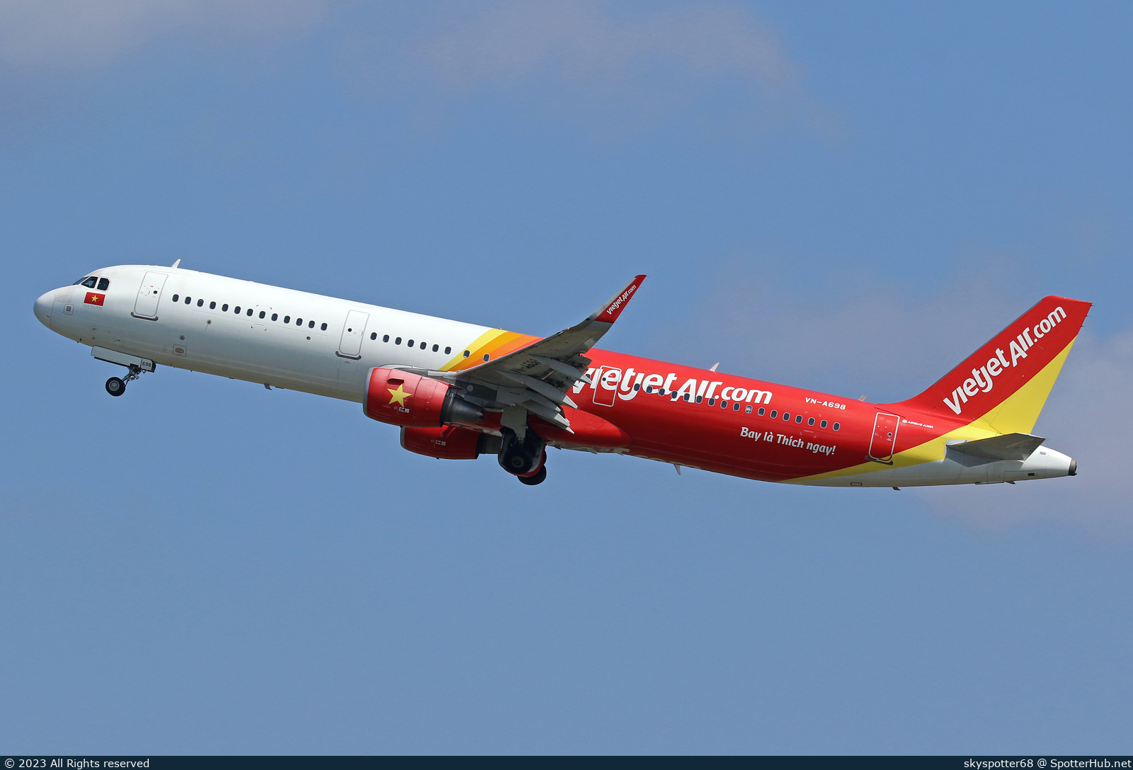 Photo of VN-A698 - Airbus A321-211 operated by VietJet Air