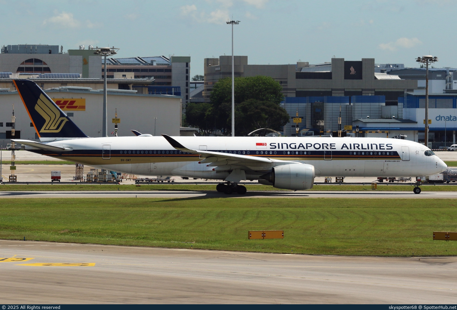 Photo of 9V-SMT - Airbus A350-941 operated by Singapore Airlines