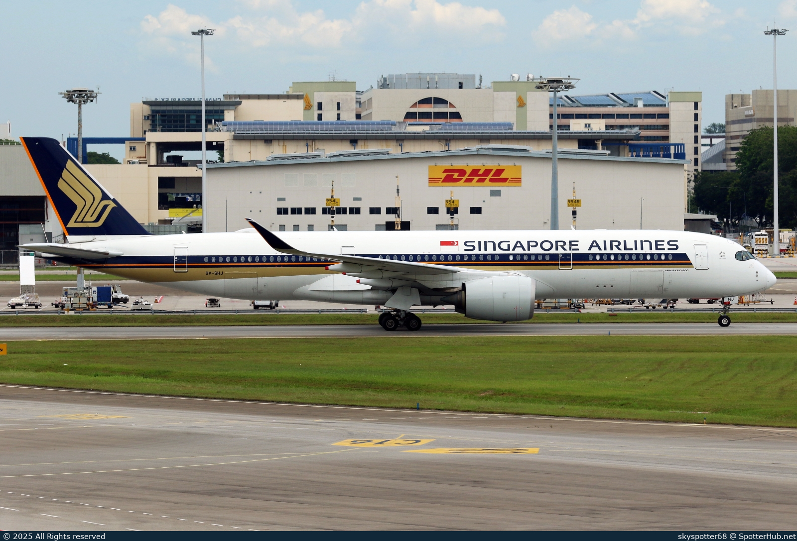 Photo of 9V-SHJ - Airbus A350-941 operated by Singapore Airlines