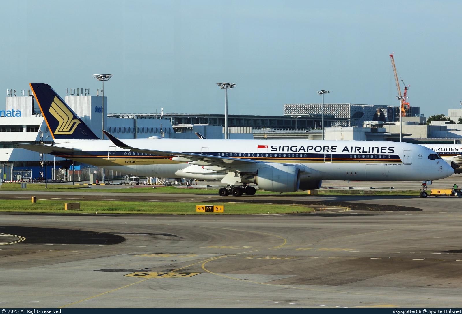 Photo of 9V-SGB - Airbus A350-941 operated by Singapore Airlines