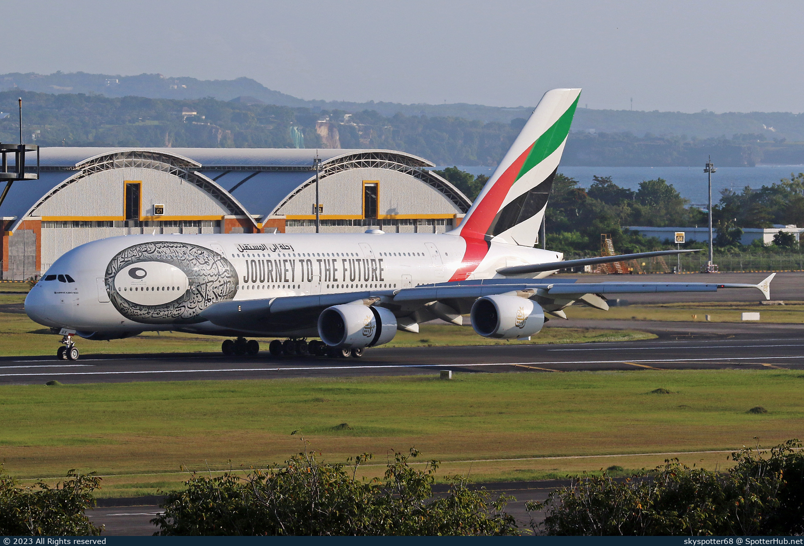 Photo of A6-EUX - Airbus A380-842 operated by Emirates