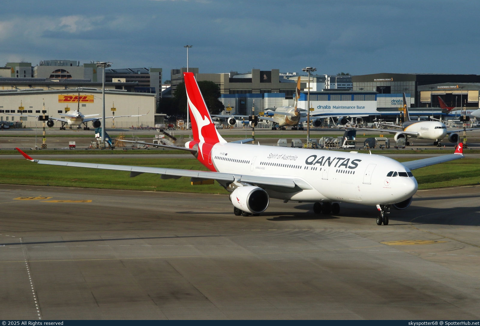 Photo of VH-EBQ - Airbus A330-202 operated by Qantas