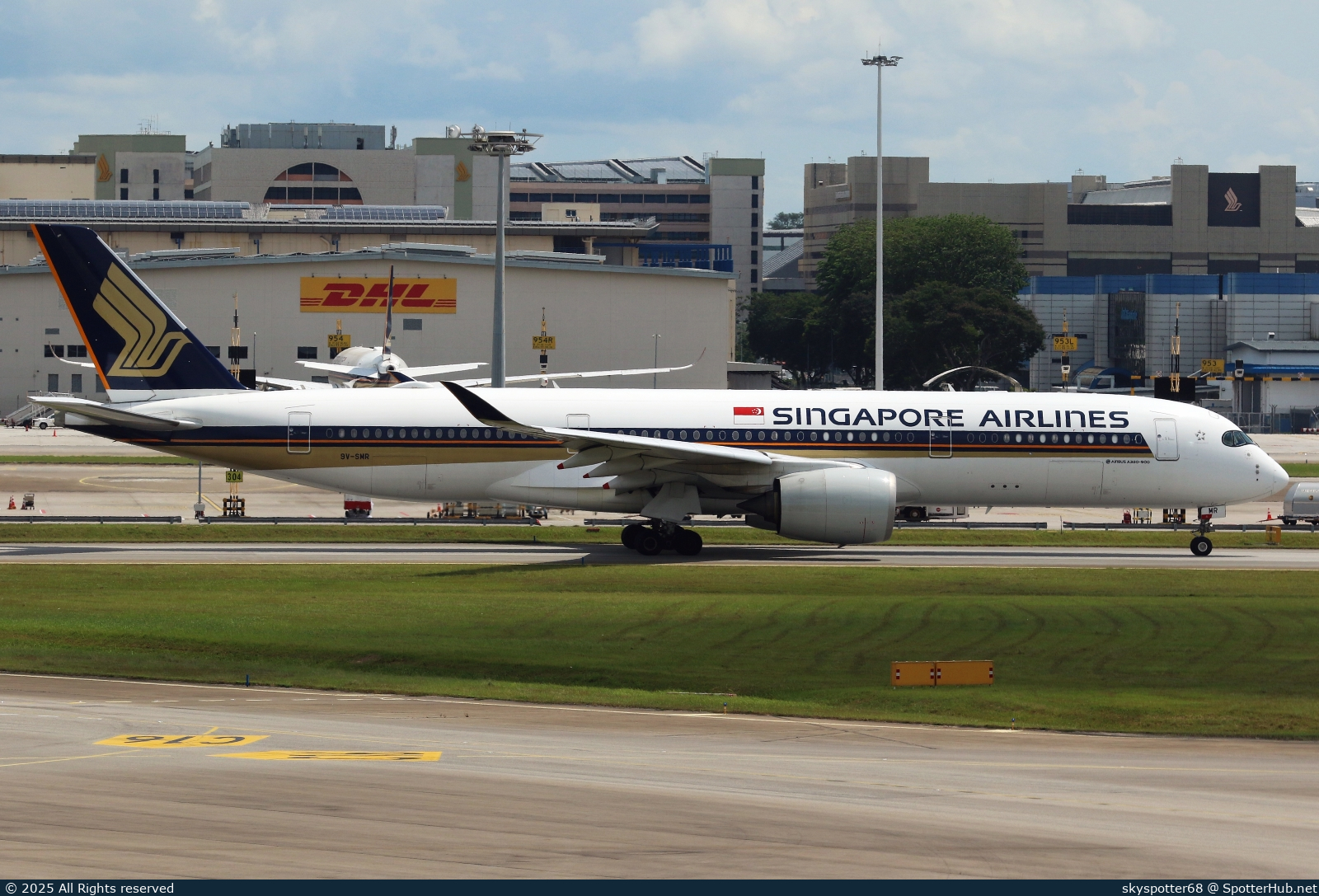 Photo of 9V-SMR - Airbus A350-941 operated by Singapore Airlines