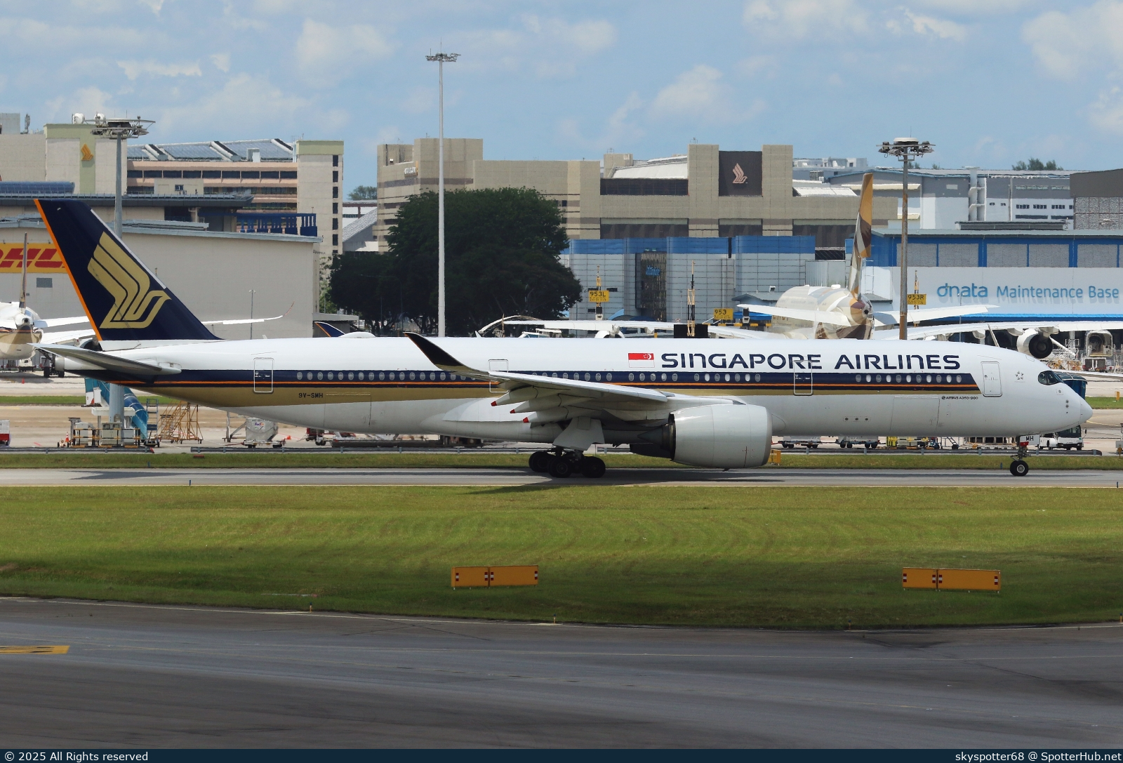 Photo of 9V-SMH - Airbus A350-941 operated by Singapore Airlines