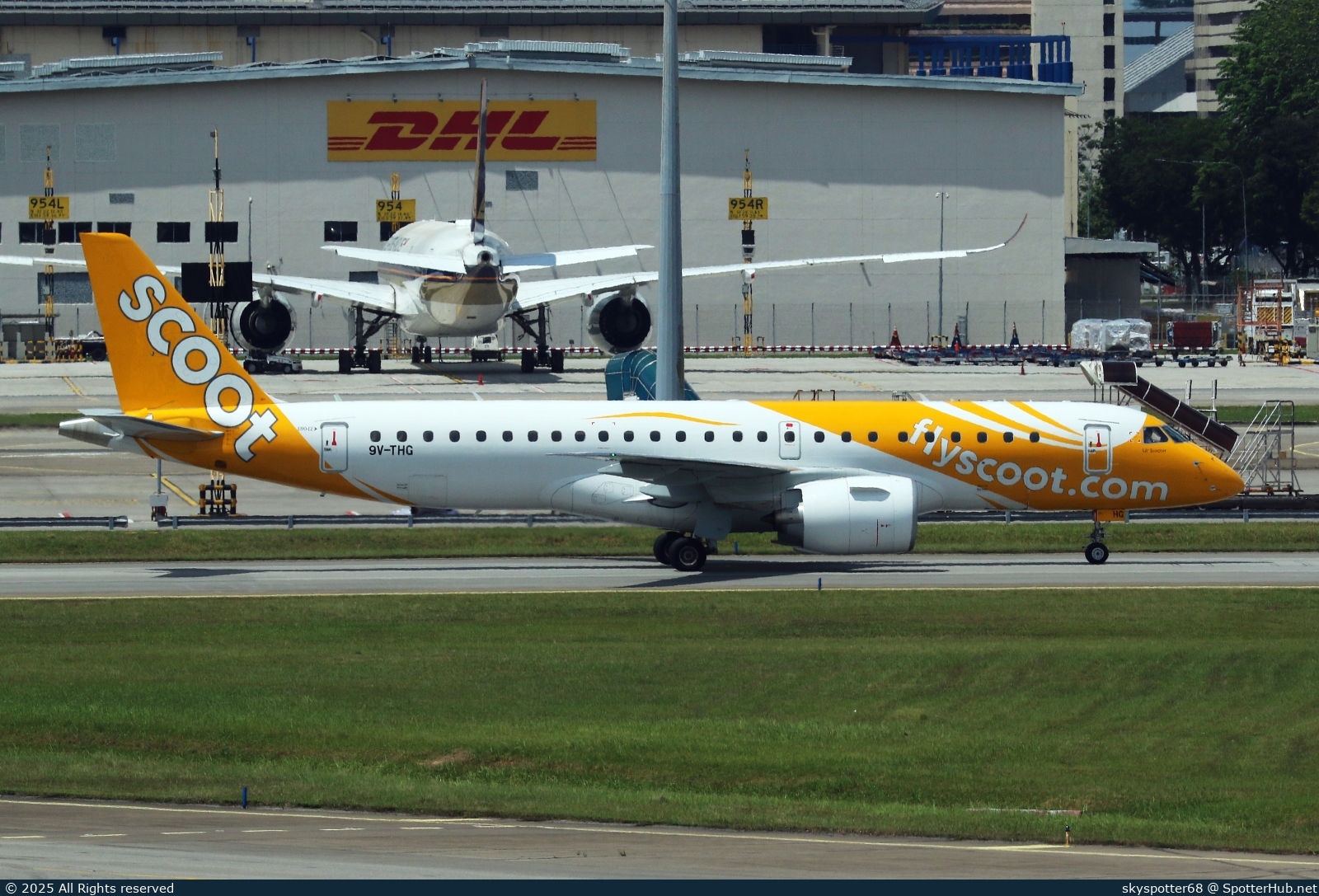 Photo of 9V-THG - Embraer ERJ-190-E2 operated by Scoot
