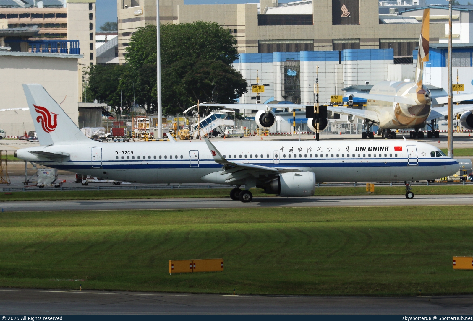 Photo of B-32C9 - Airbus A321-251NX operated by Air China