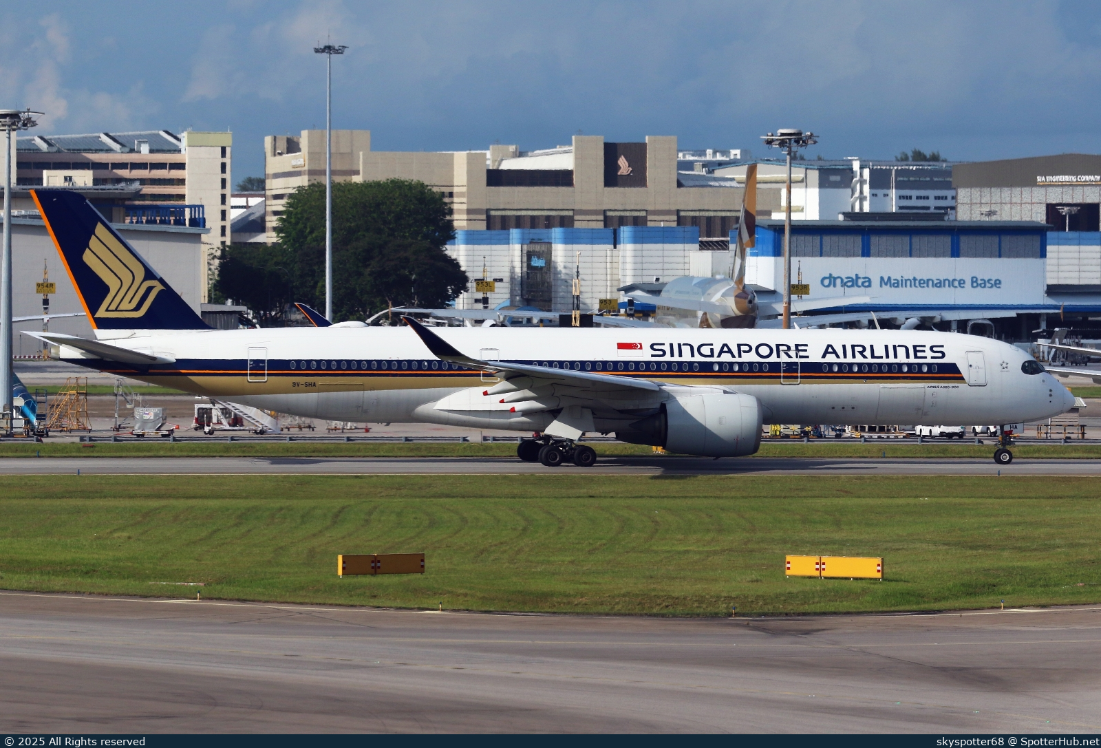 Photo of 9V-SHA - Airbus A350-941 operated by Singapore Airlines