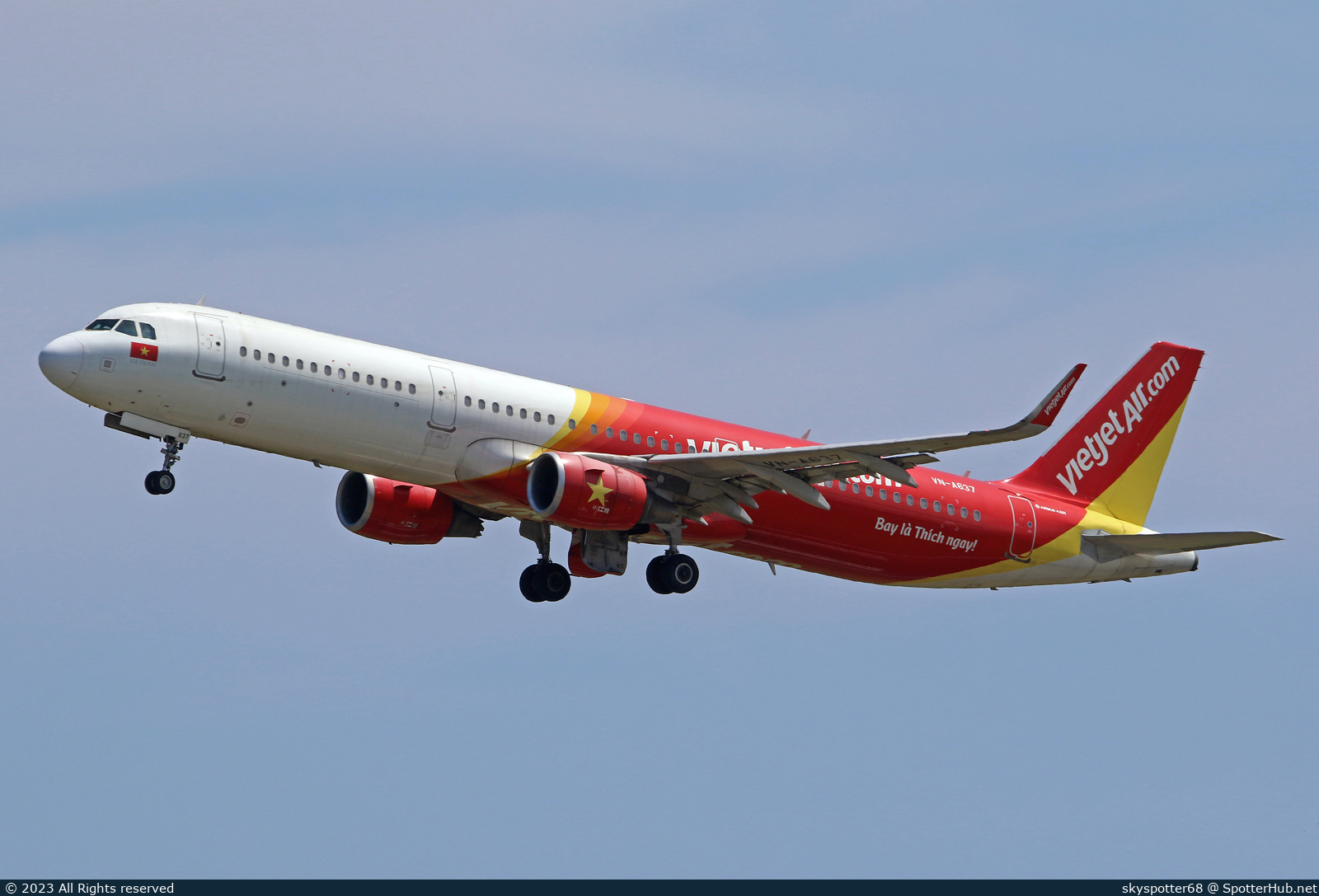 Photo of VN-A637 - Airbus A321-211 operated by VietJet Air