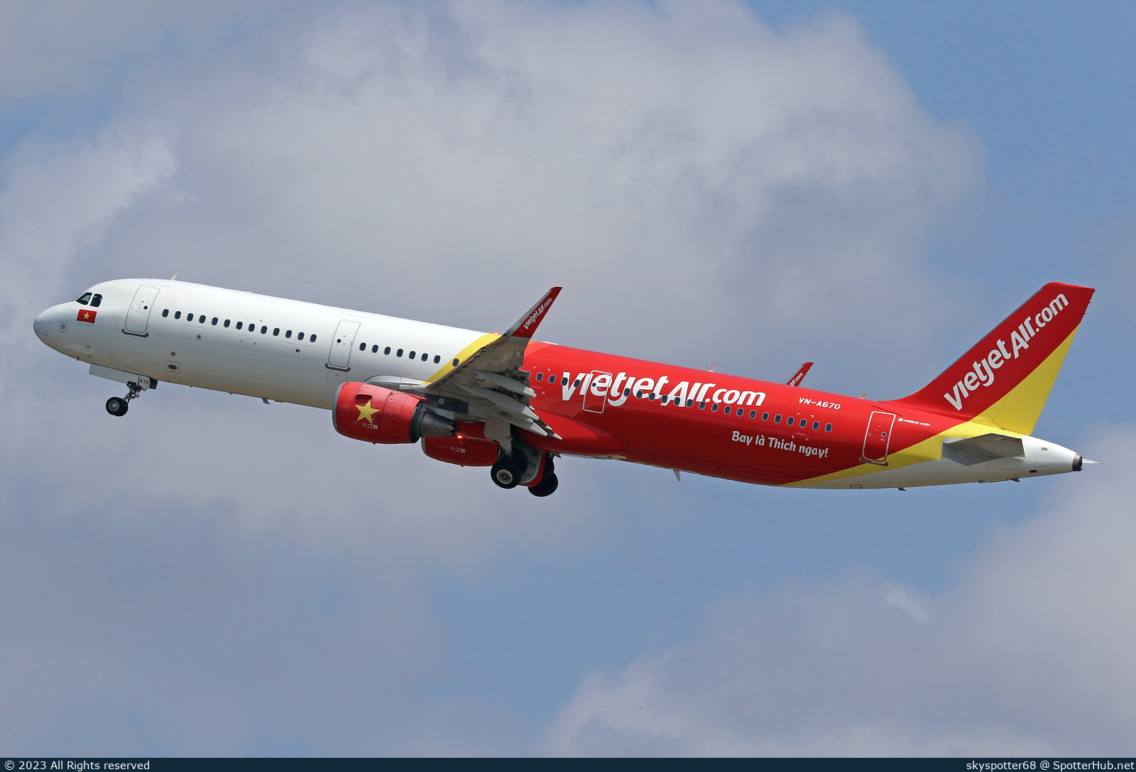 Photo of VN-A670 - Airbus A321-211 operated by VietJet Air