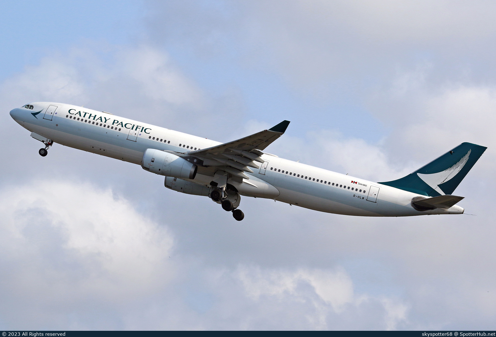 Photo of B-HLW - Airbus A330-343 operated by Cathay Pacific Airways