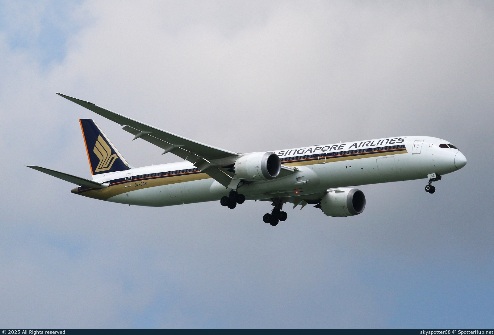 Photo of 9V-SCR - Boeing 787-10 Dreamliner operated by Singapore Airlines