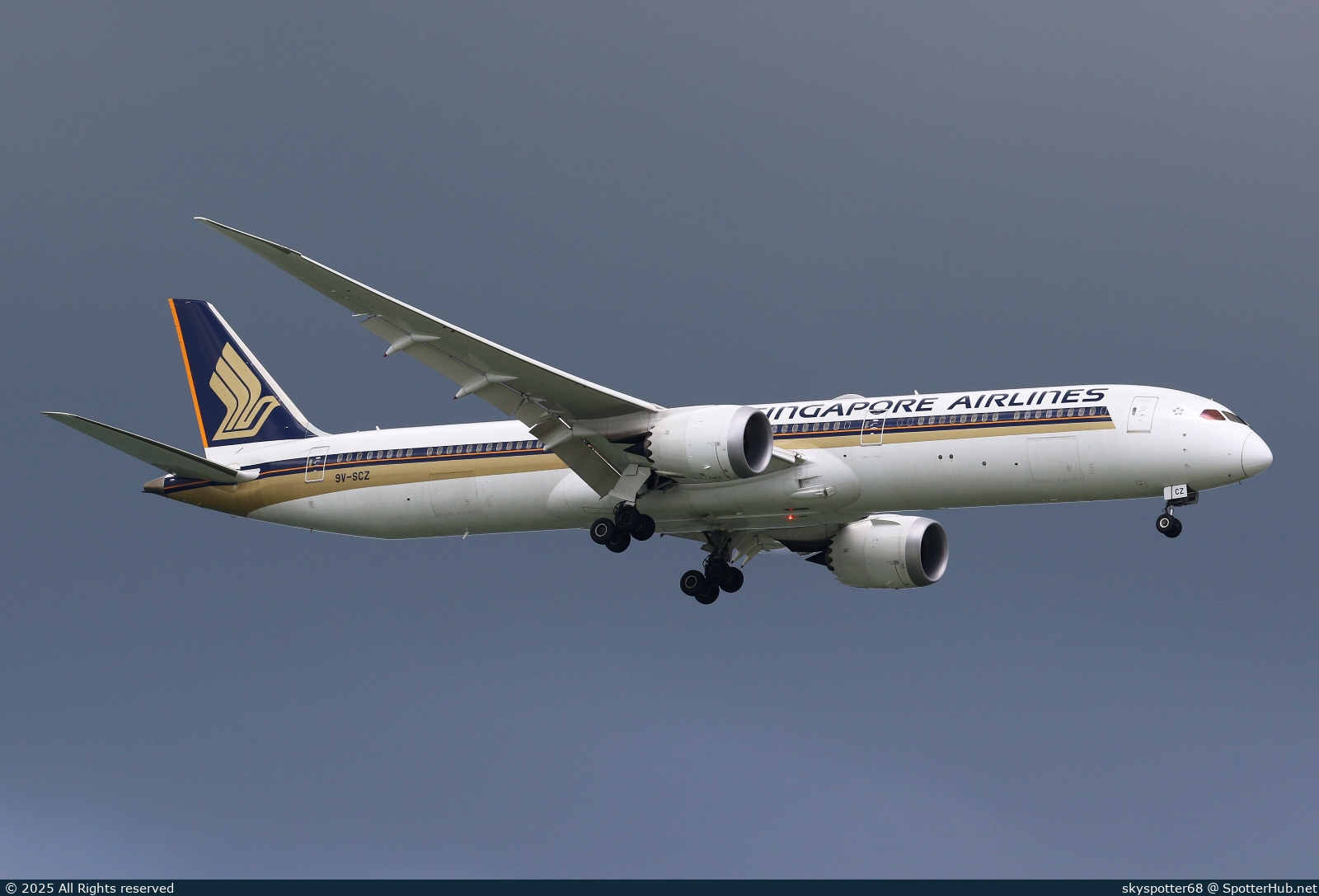 Photo of 9V-SCZ - Boeing 787-10 Dreamliner operated by Singapore Airlines