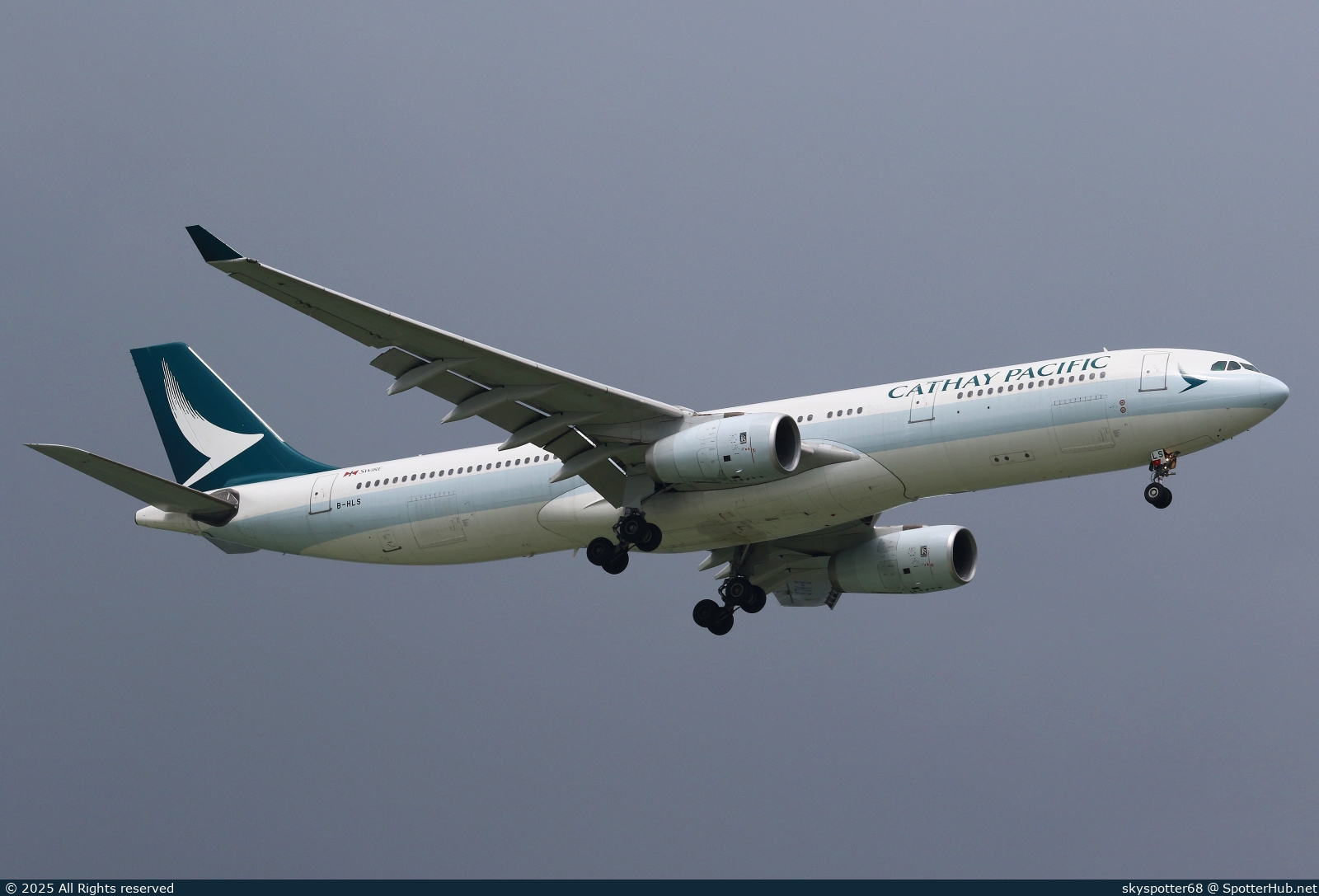 Photo of B-HLS - Airbus A330-343 operated by Cathay Pacific Airways