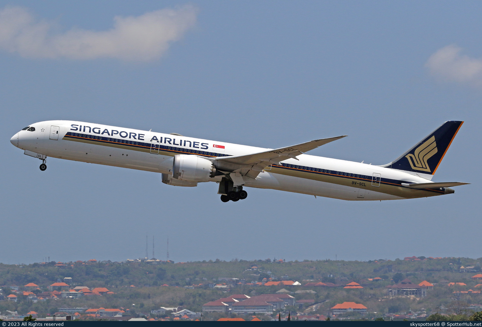 Photo of 9V-SCL - Boeing 787-10 Dreamliner operated by Singapore Airlines