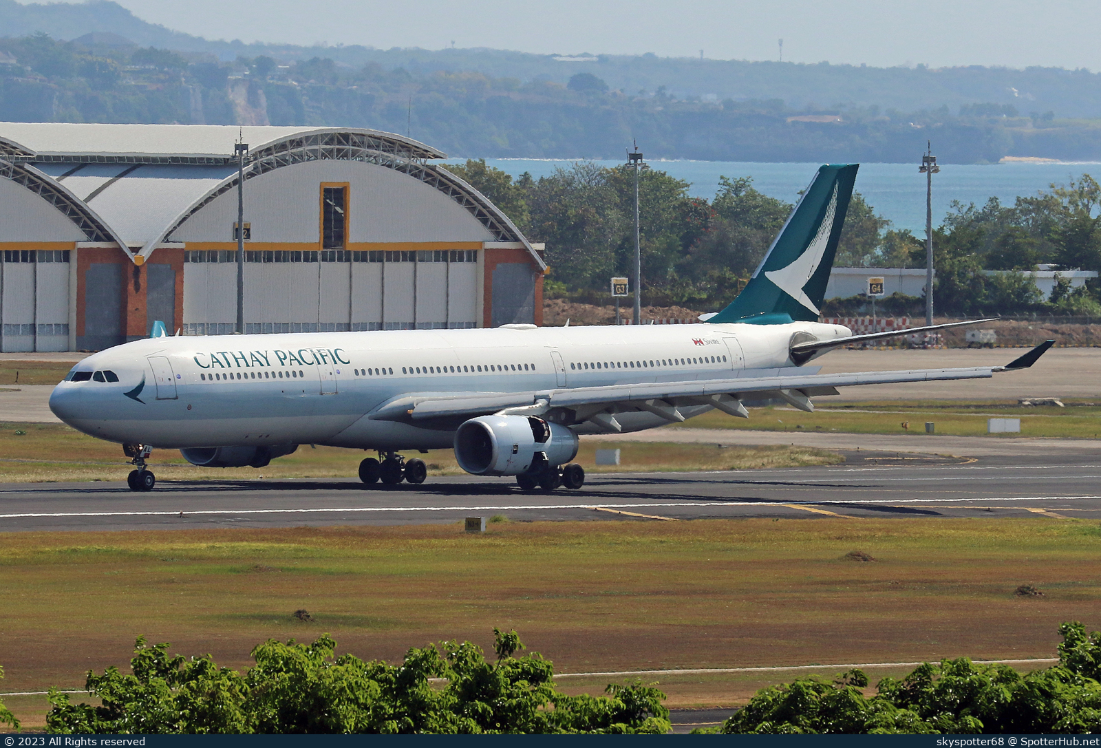 Photo of B-LAL - Airbus A330-343 operated by Cathay Pacific Airways