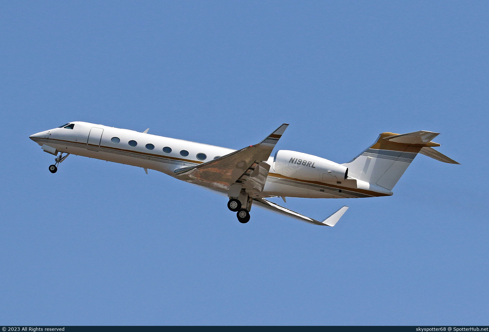 Photo of N198RL - Gulfstream GV-SP (G550) operated by Tavira Air
