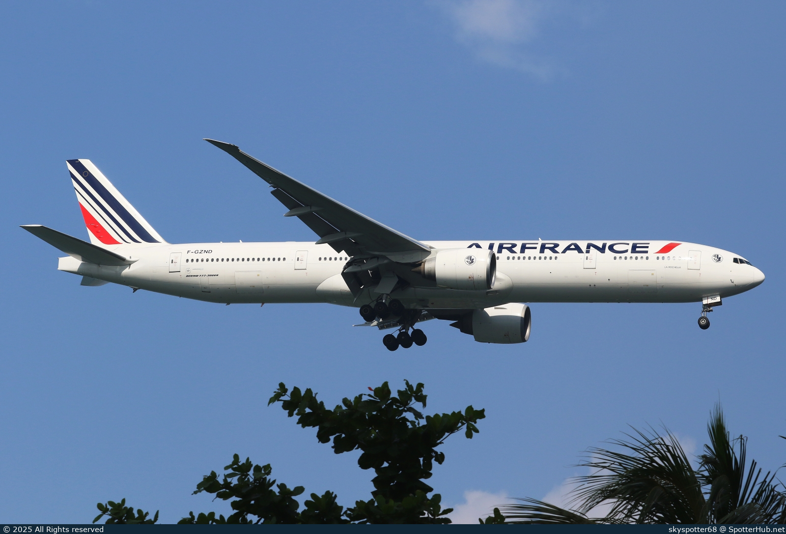 Photo of F-GZND - Boeing 777-328(ER) operated by Air France
