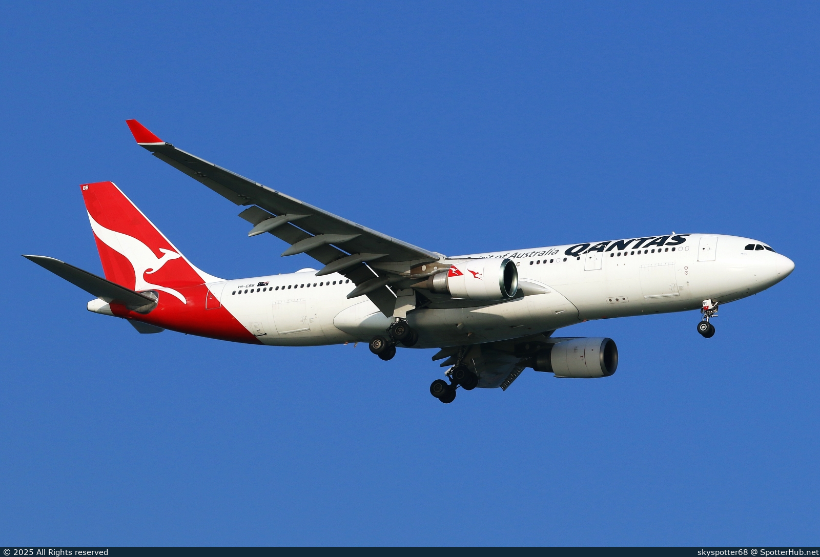 Photo of VH-EBB - Airbus A330-202 operated by Qantas
