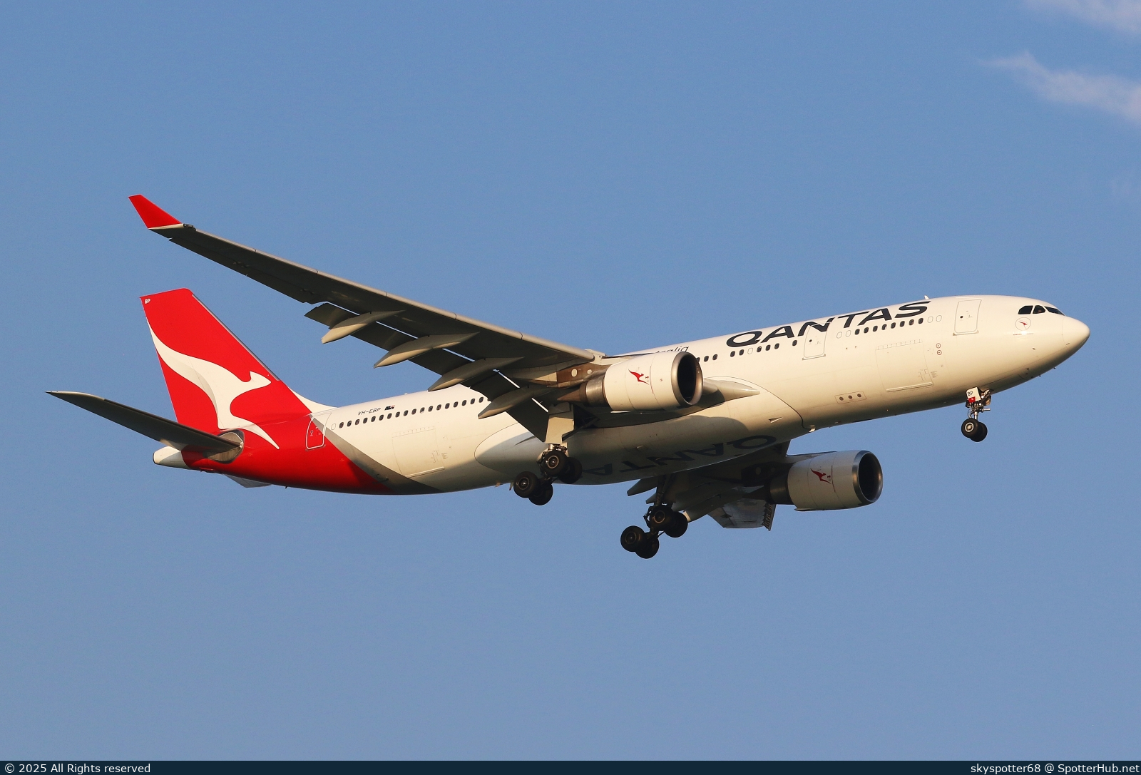 Photo of VH-EBP - Airbus A330-202 operated by Qantas