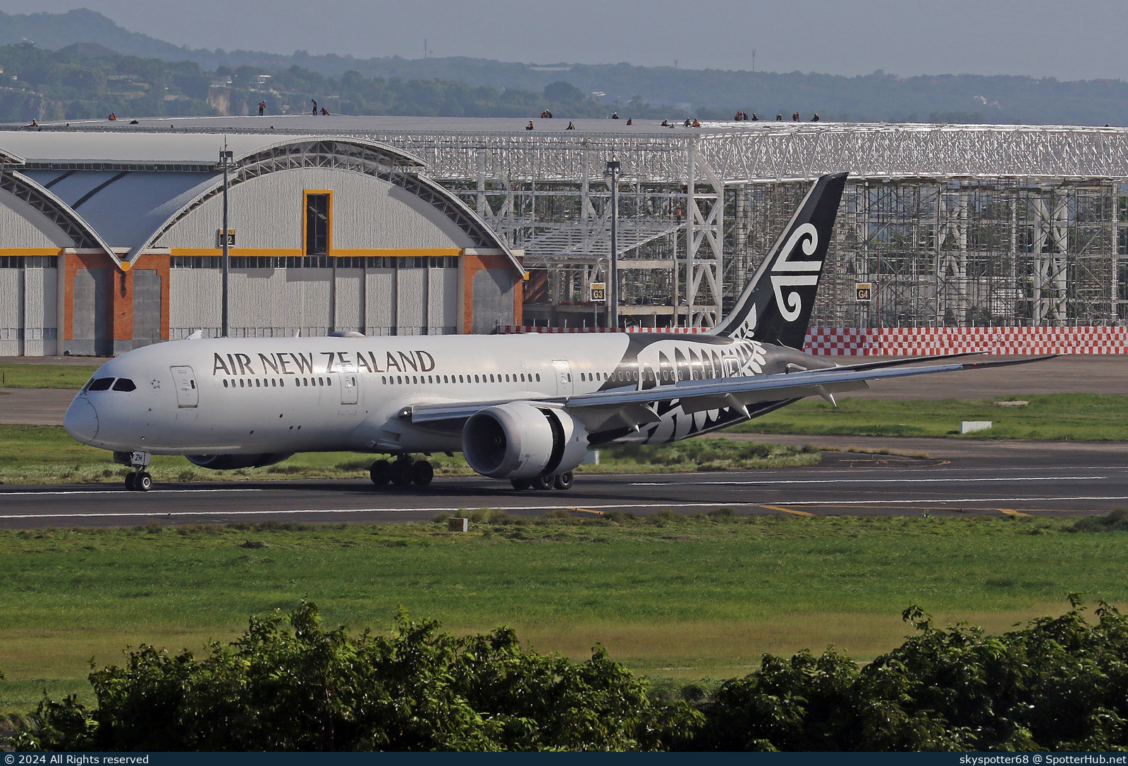 Photo of ZK-NZH - Boeing 787-9 Dreamliner operated by Air New Zealand