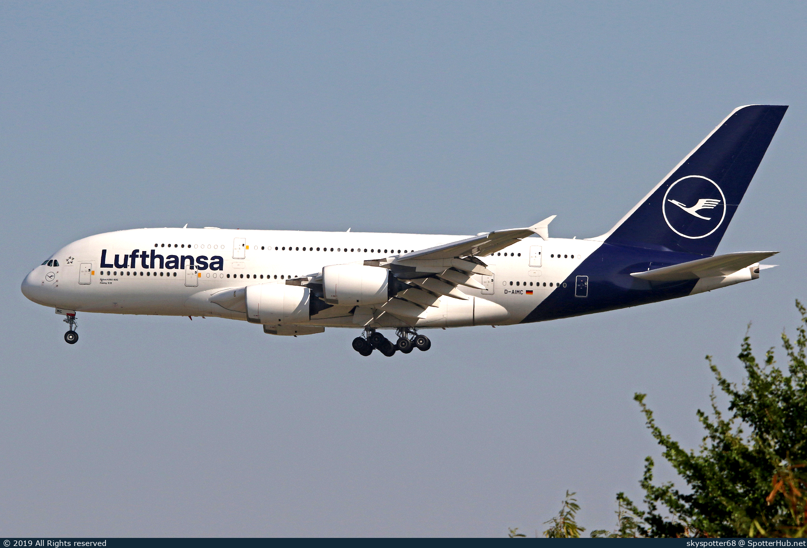 Photo of D-AIMC - Airbus A380-841 operated by Lufthansa