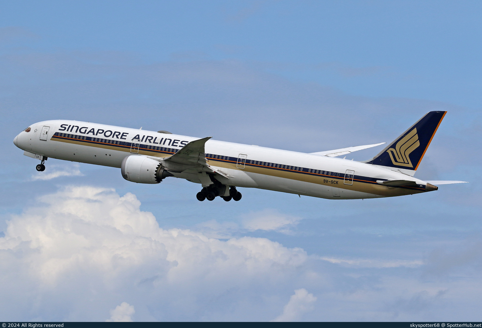 Photo of 9V-SCK - Boeing 787-10 Dreamliner operated by Singapore Airlines