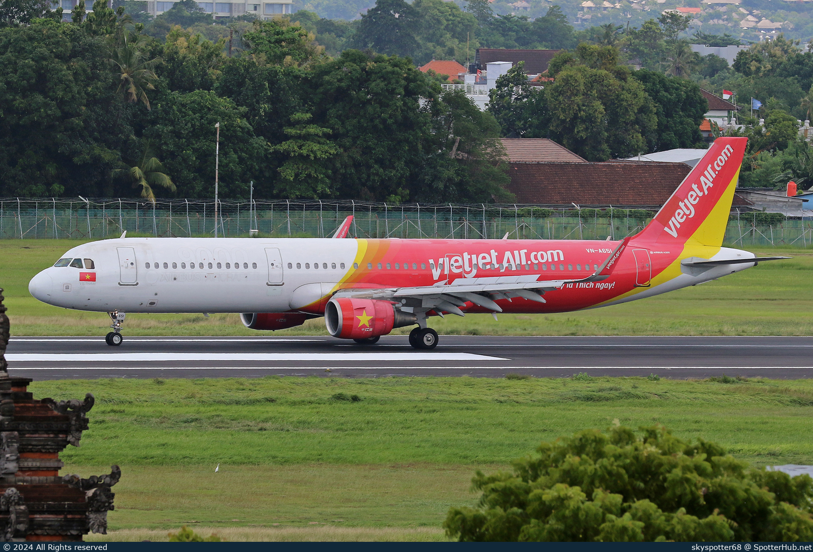 Photo of VN-A651 - Airbus A321-211 operated by VietJet Air