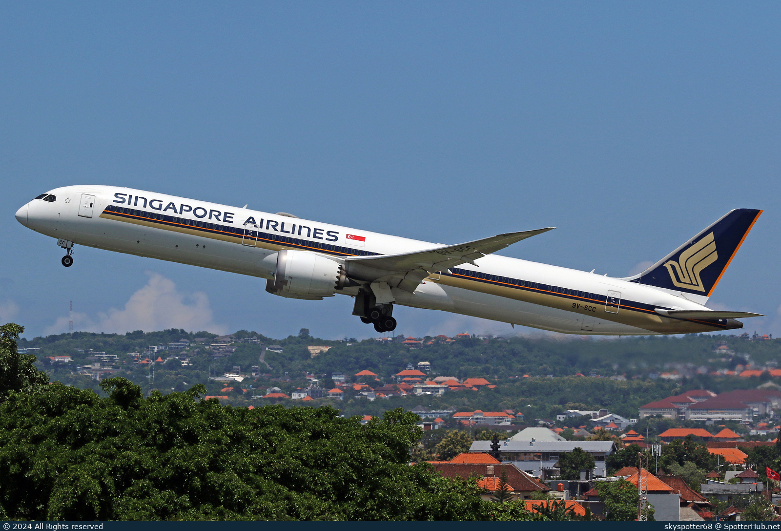 Photo of 9V-SCC - Boeing 787-10 Dreamliner operated by Singapore Airlines