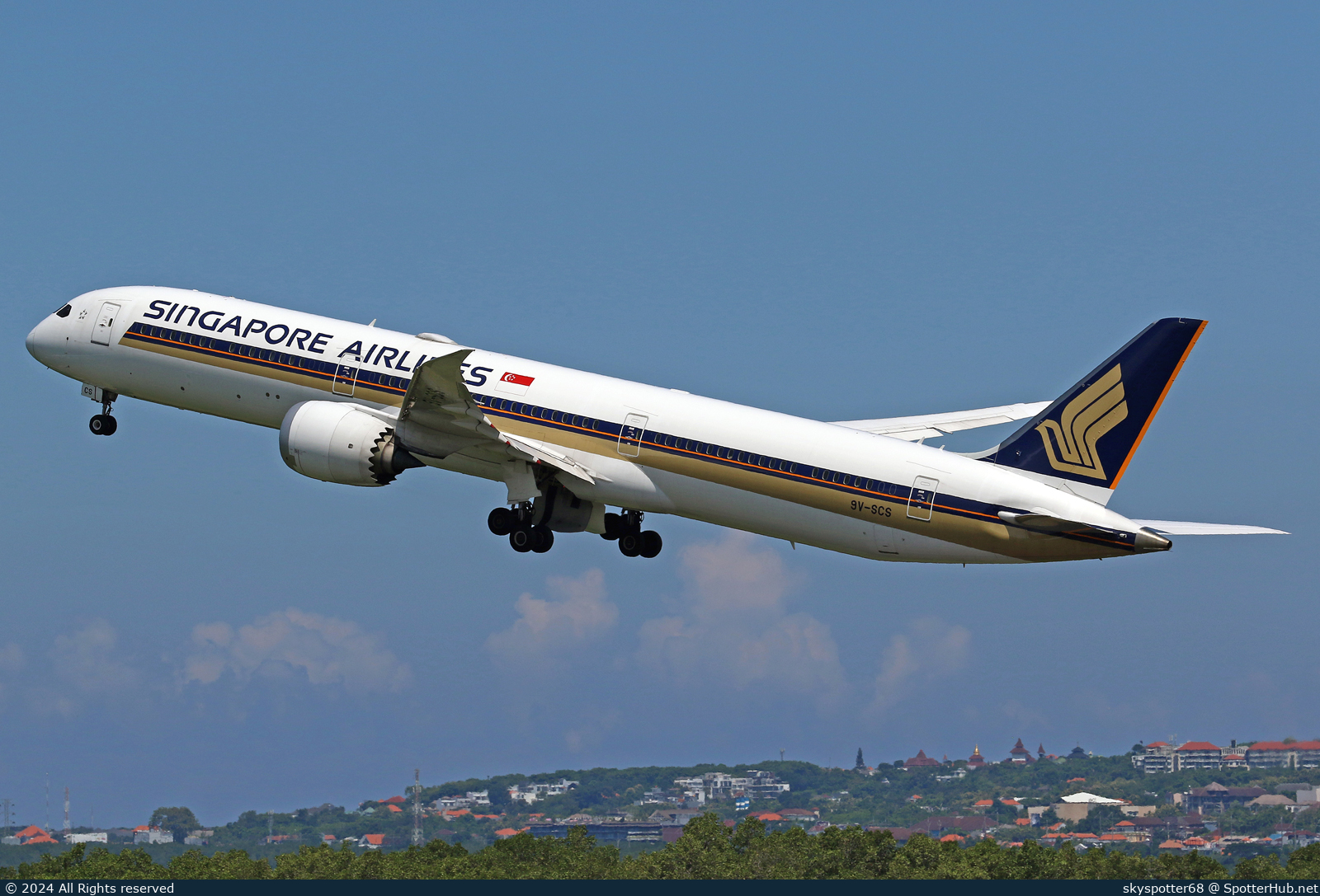 Photo of 9V-SCS - Boeing 787-10 Dreamliner operated by Singapore Airlines