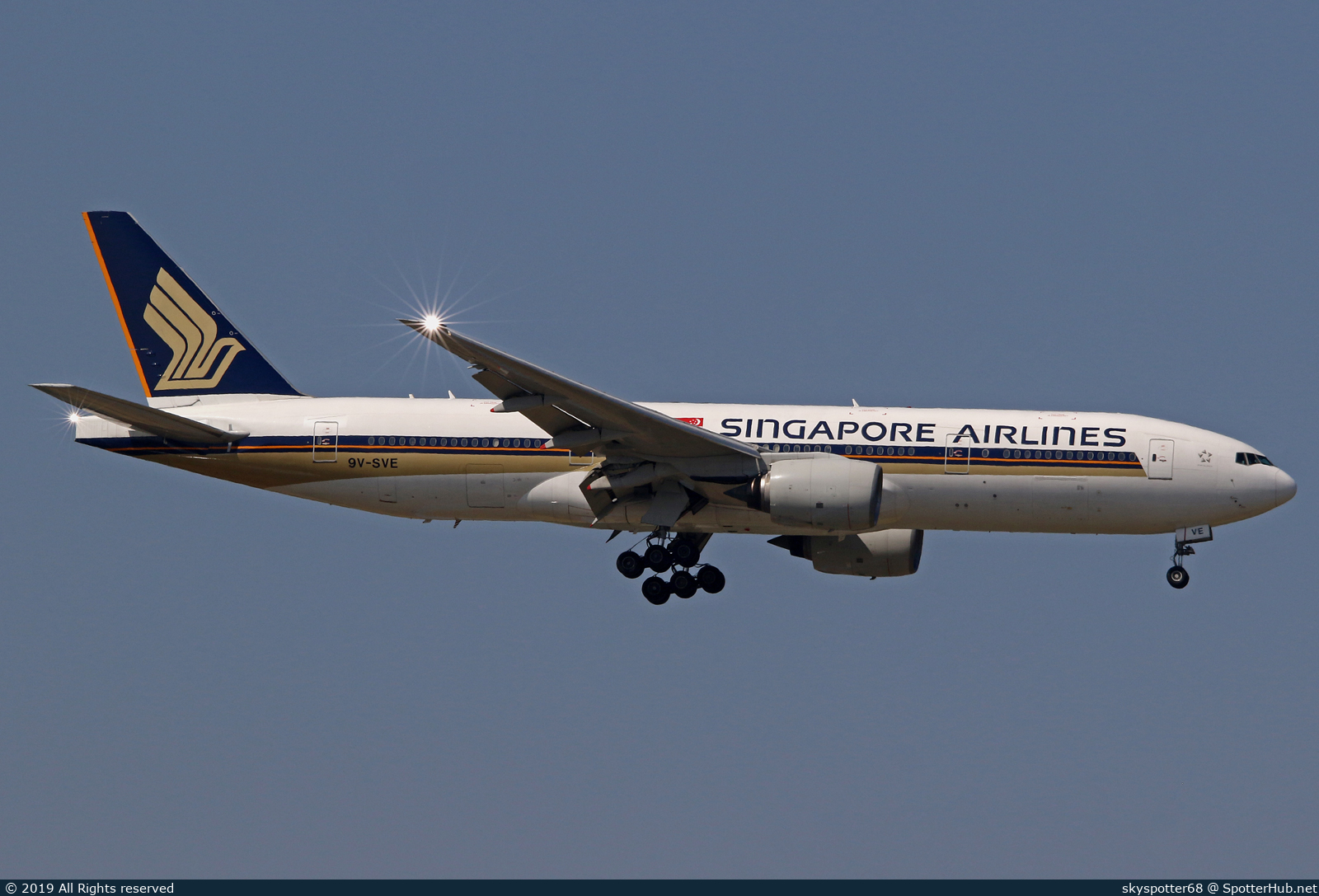 Photo of 9V-SVE - Boeing 777-212(ER) operated by Singapore Airlines